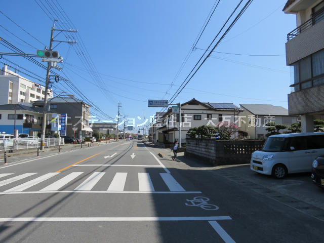 前面道路西側から