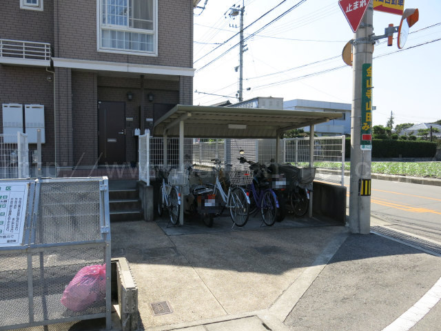 駐輪場・ゴミ置き場